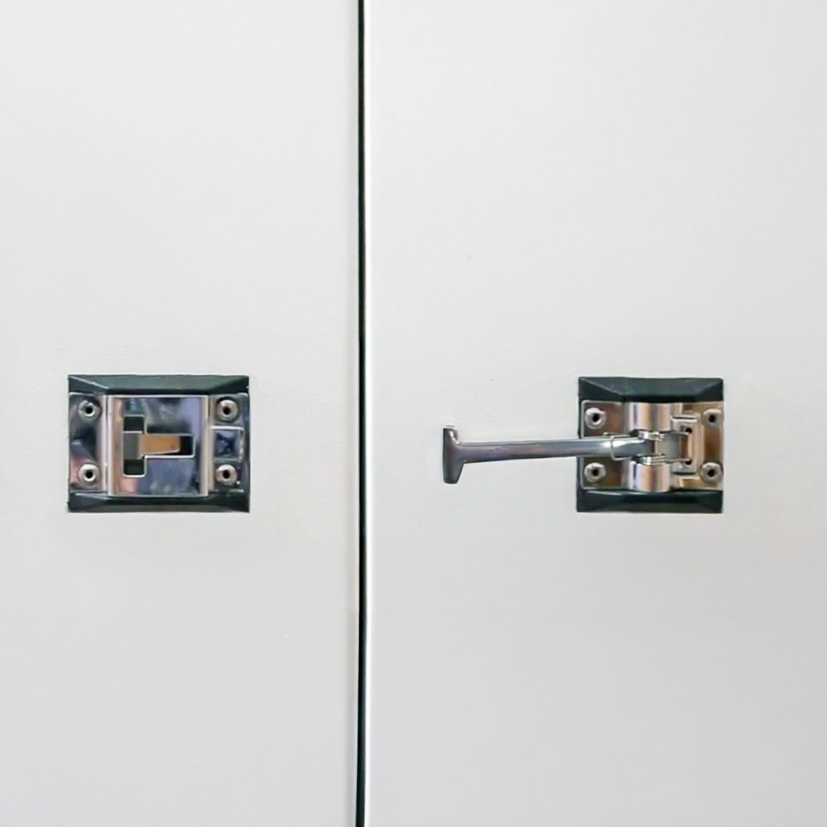 t-catch door holding latch